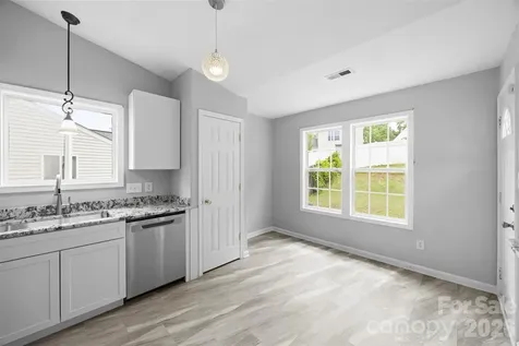 1528 Oakdale Green Drive Charlotte NC 28216