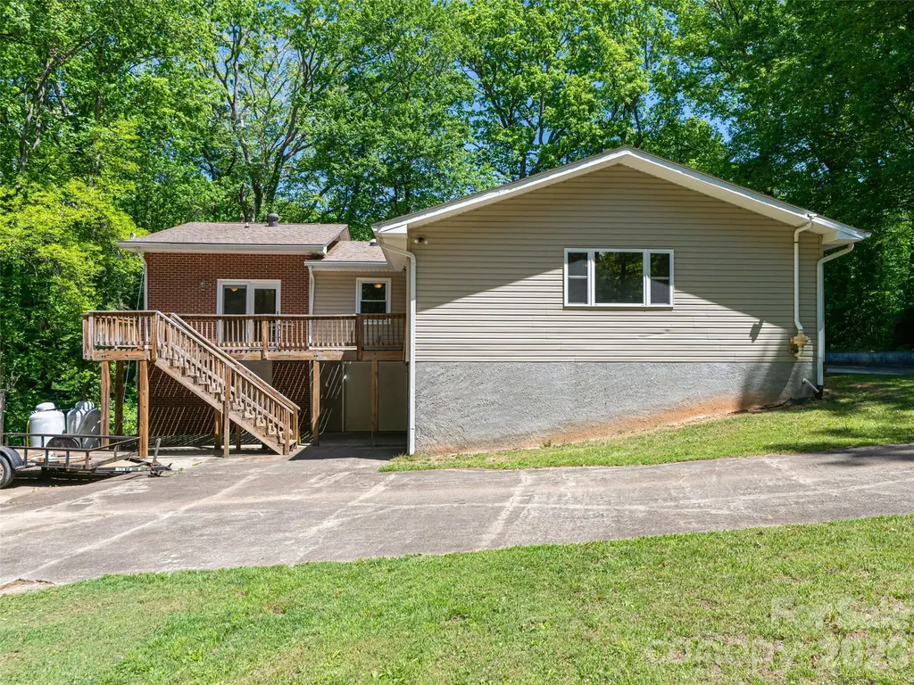 146 Fairmont Road Candler NC 28715