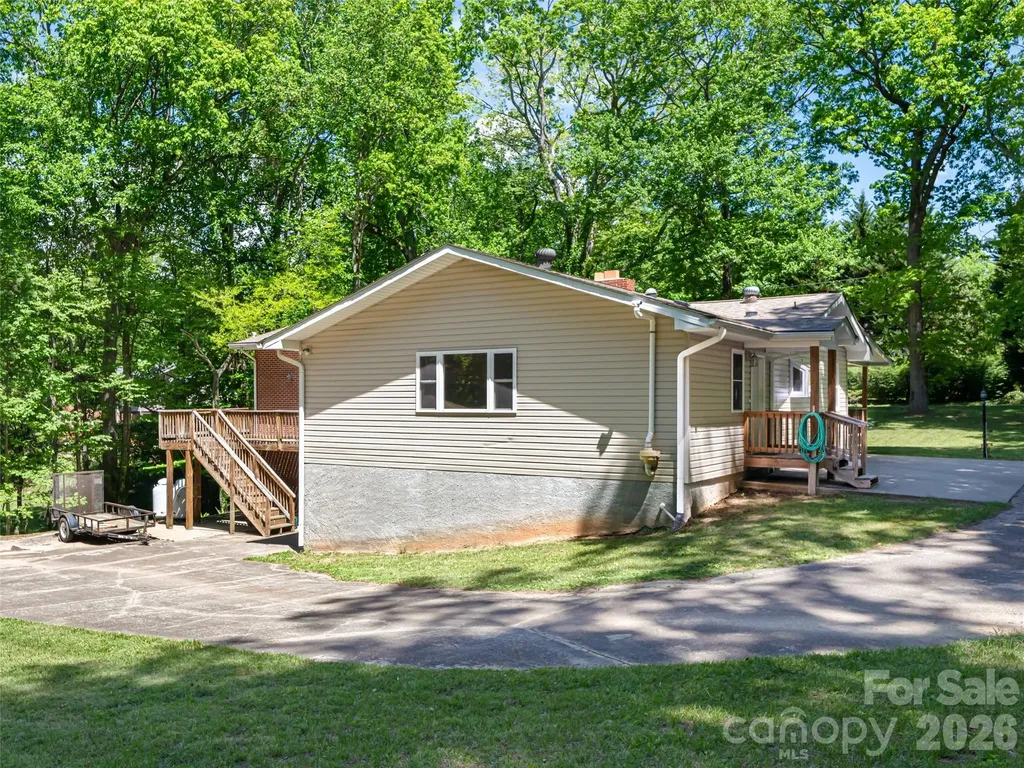 146 Fairmont Road Candler NC 28715