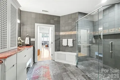 435 S Tryon Street Charlotte NC 28202