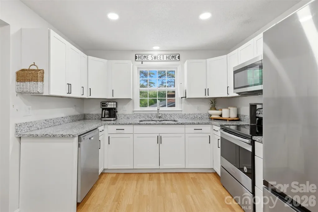 6607 Elmwood Circle Charlotte NC 28214