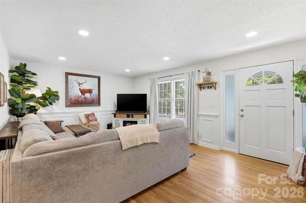 6607 Elmwood Circle Charlotte NC 28214