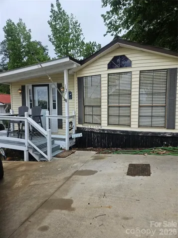 157 Dogwood Circle New London NC 28127