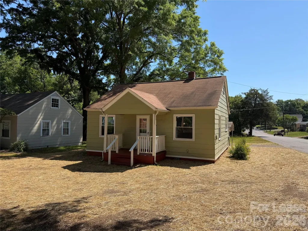 704 N Miller Avenue Statesville NC 28677