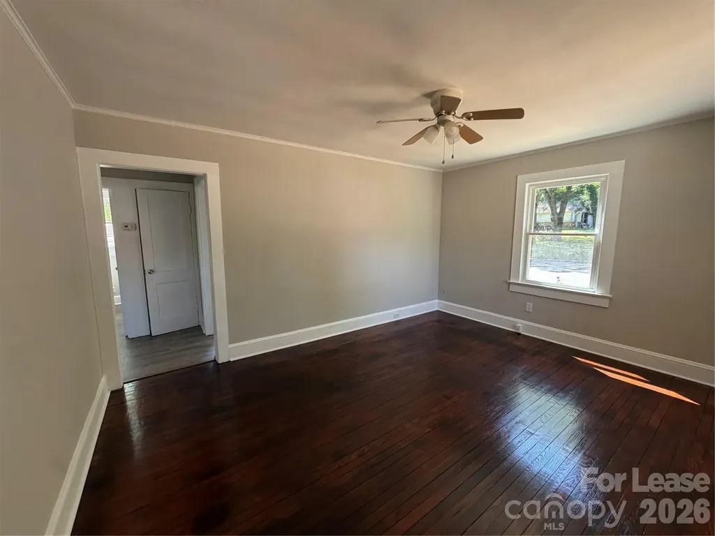 704 N Miller Avenue Statesville NC 28677