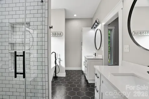 1182 Cape Hickory Road Hickory NC 28601