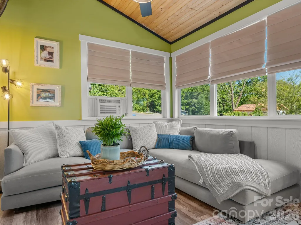 154 White Oak Lane Brevard NC 28712