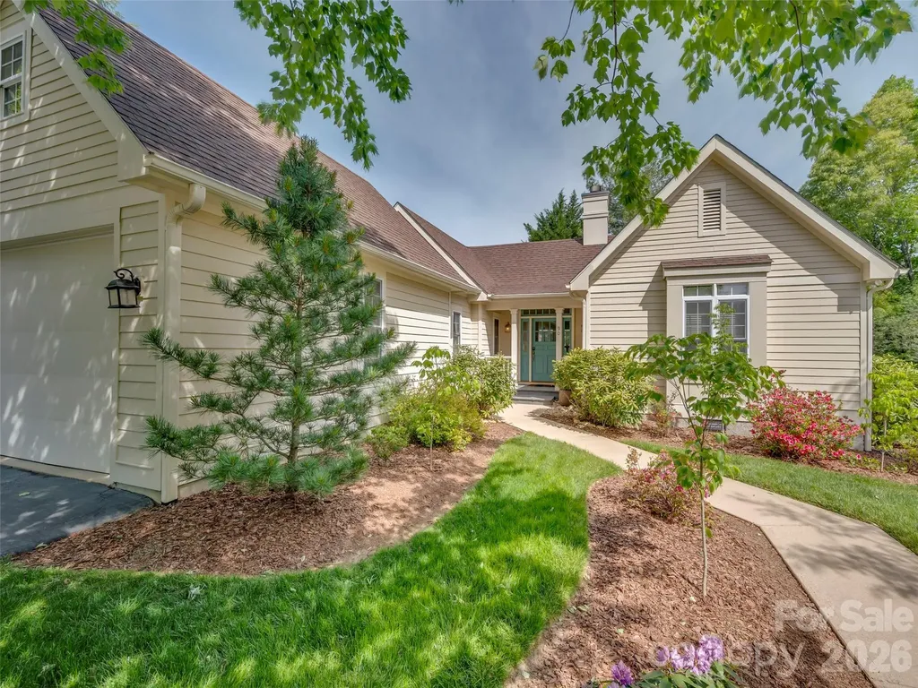 90 Dunroy Drive Hendersonville NC 28739