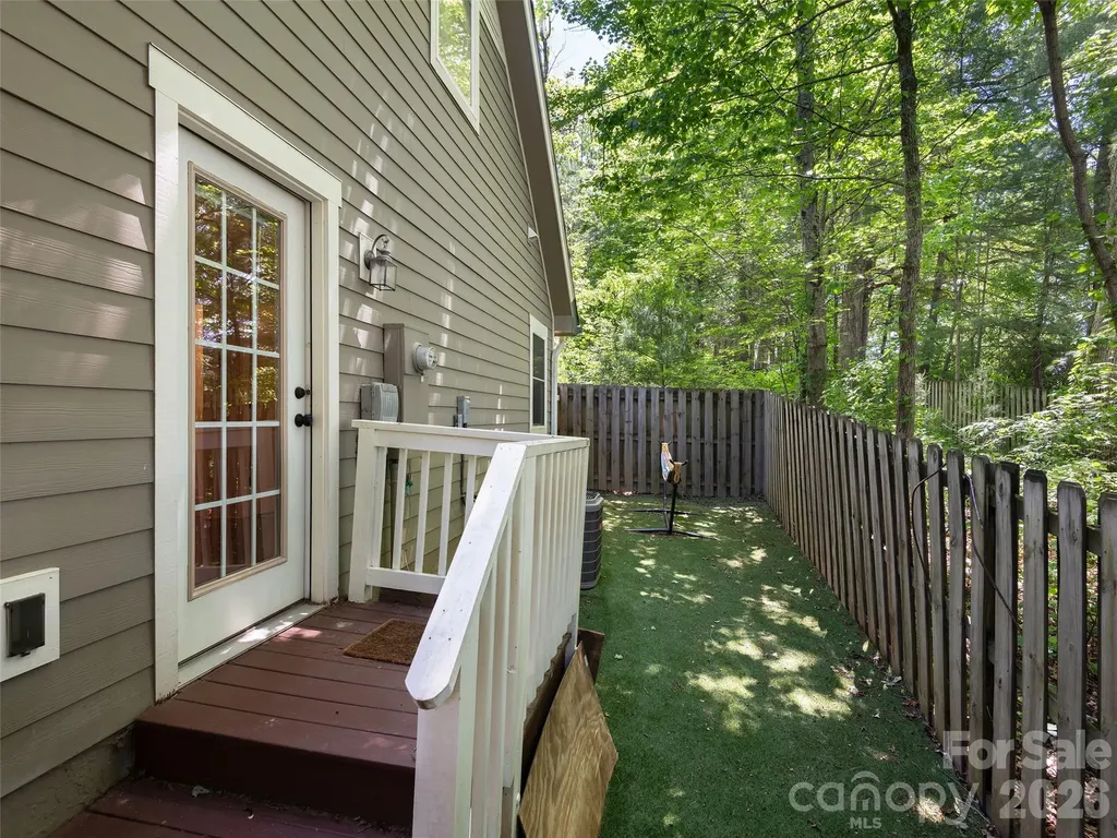 11 Knotty Alder Court Candler NC 28715