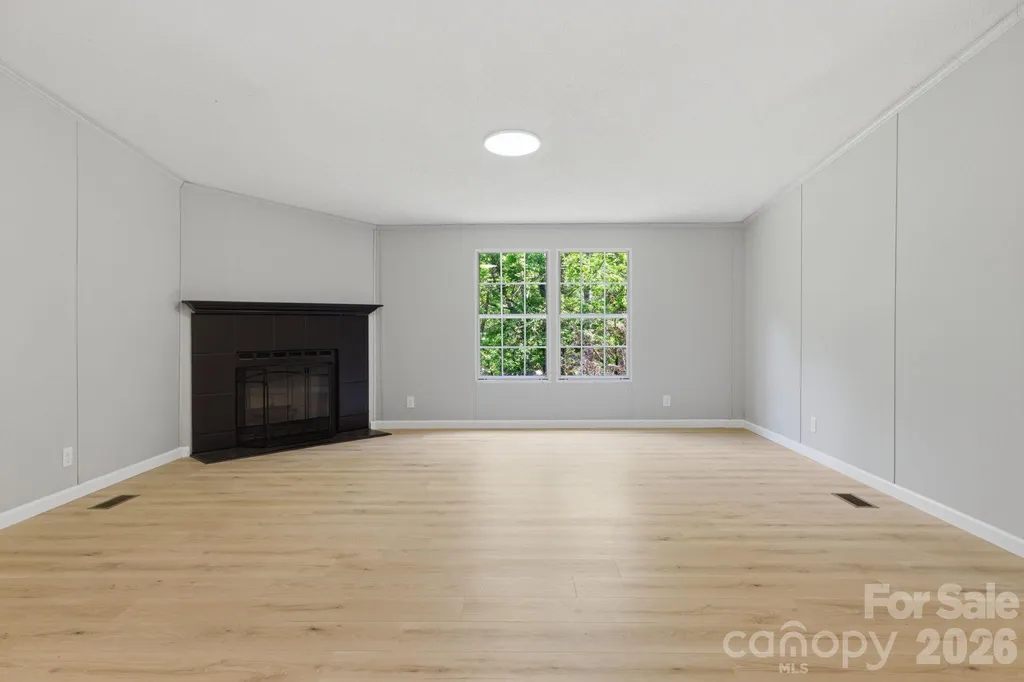 6490 Willow Road Hendersonville NC 28739