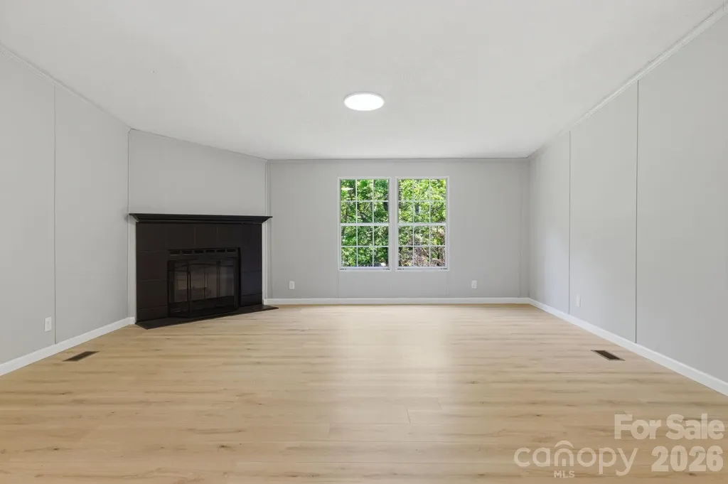 6490 Willow Road Hendersonville NC 28739
