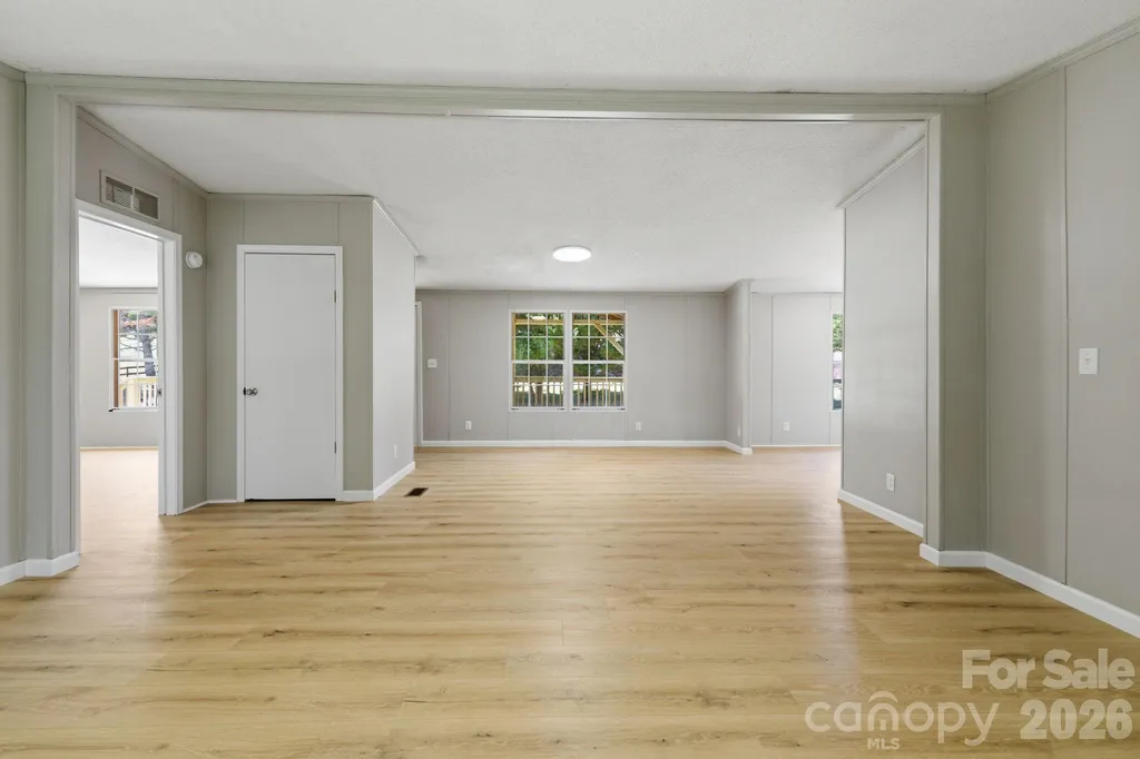 6490 Willow Road Hendersonville NC 28739