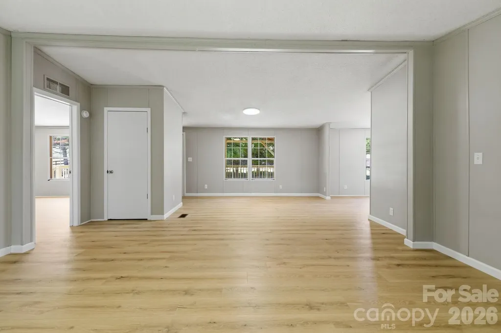 6490 Willow Road Hendersonville NC 28739