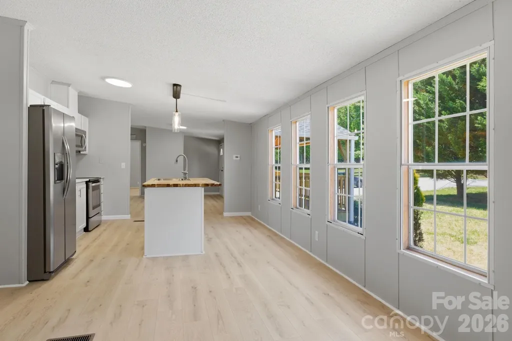 6490 Willow Road Hendersonville NC 28739