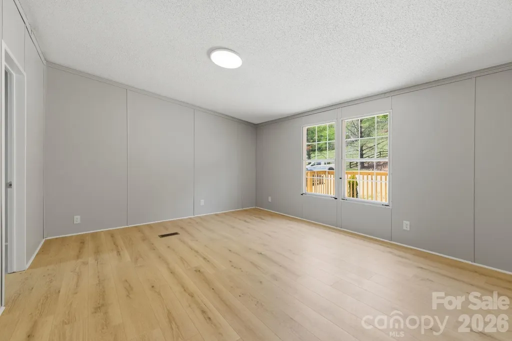 6490 Willow Road Hendersonville NC 28739