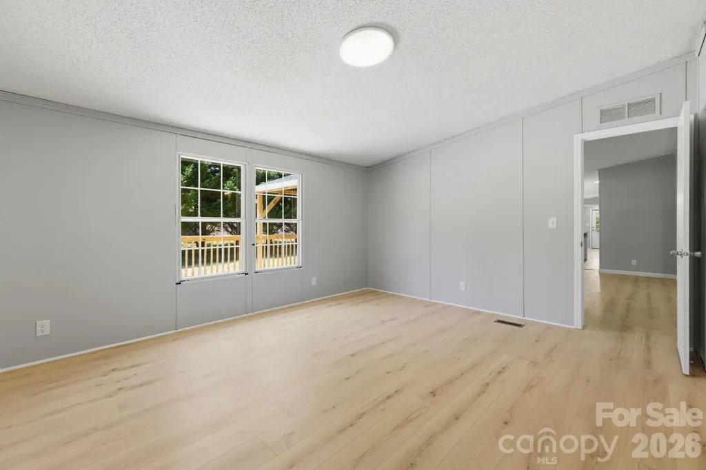 6490 Willow Road Hendersonville NC 28739