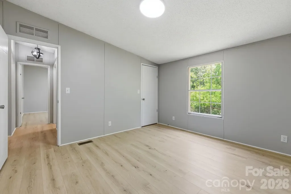 6490 Willow Road Hendersonville NC 28739
