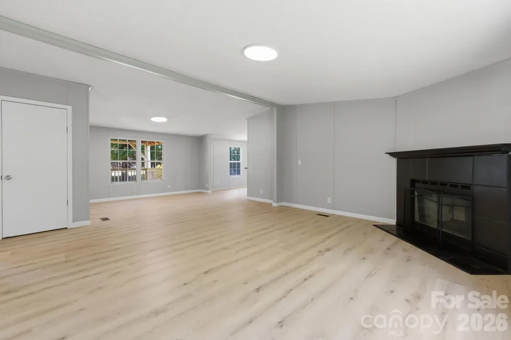 6490 Willow Road Hendersonville NC 28739