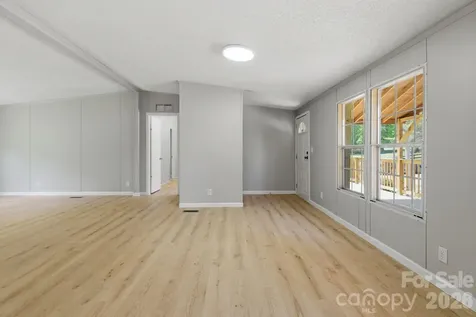 6490 Willow Road Hendersonville NC 28739