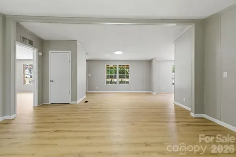 6490 Willow Road Hendersonville NC 28739