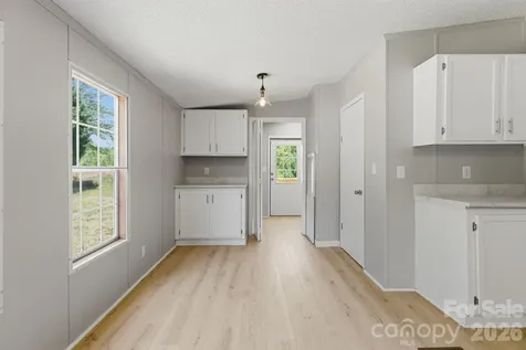 6490 Willow Road Hendersonville NC 28739