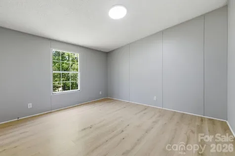 6490 Willow Road Hendersonville NC 28739