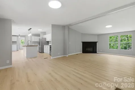 6490 Willow Road Hendersonville NC 28739
