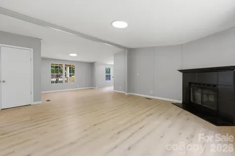 6490 Willow Road Hendersonville NC 28739