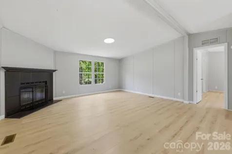6490 Willow Road Hendersonville NC 28739