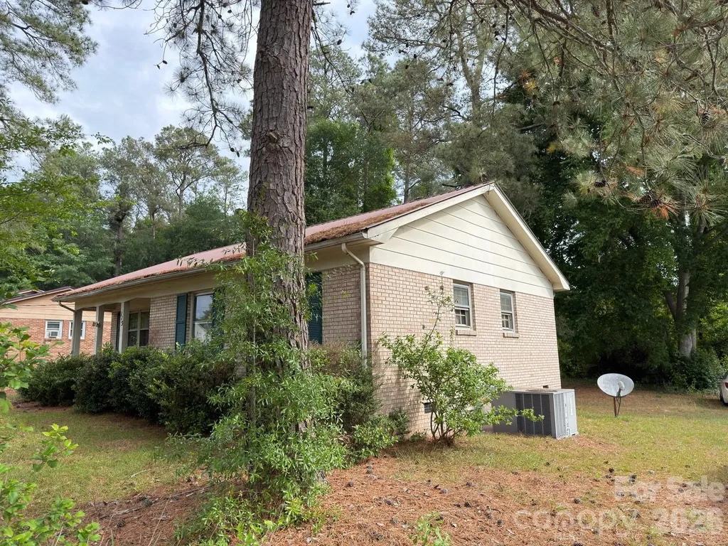 115 S White Oak Street Morven NC 28119