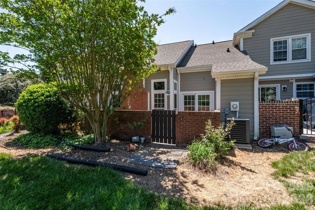 9235 N Vicksburg Park Court Charlotte NC 28210