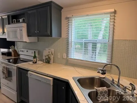 744 Deer Park Road Nebo NC 28761