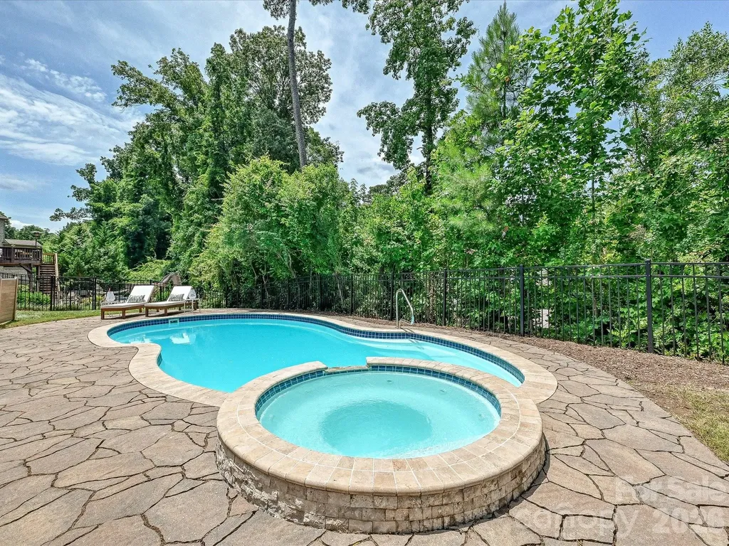 224 Kingsdown Avenue Charlotte NC 28270