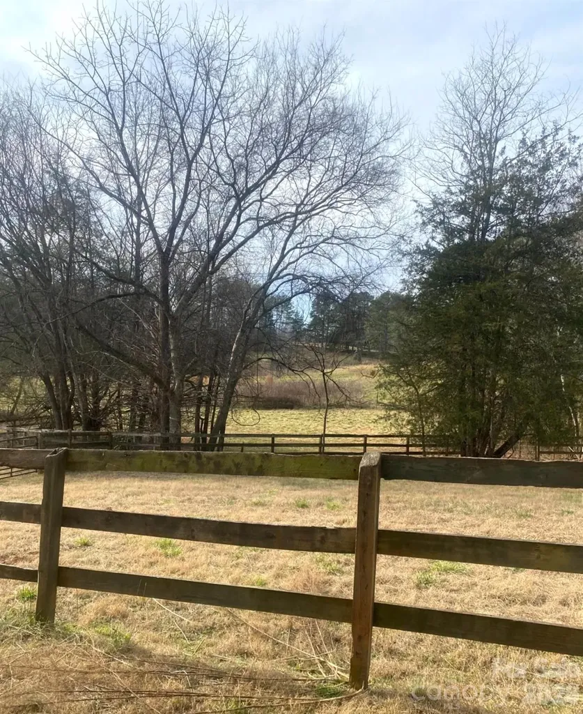 3205 Collinsville Road Columbus NC 28722