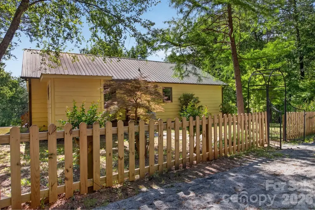 3205 Collinsville Road Columbus NC 28722