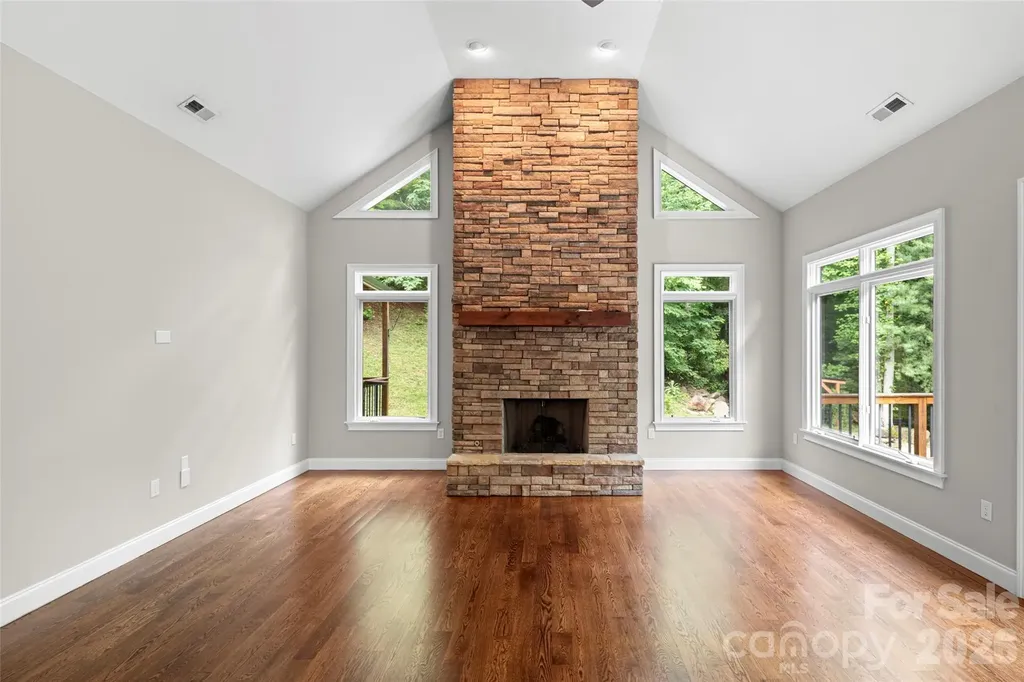 2000 Davis Mountain Road Hendersonville NC 28739