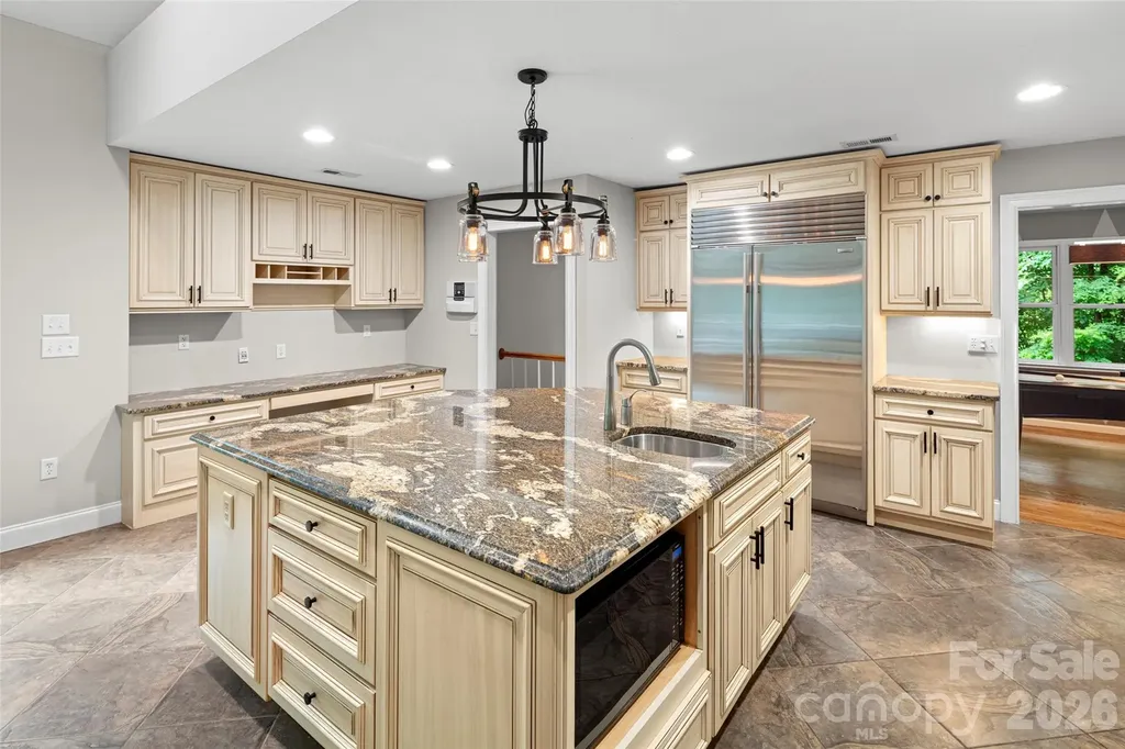 2000 Davis Mountain Road Hendersonville NC 28739