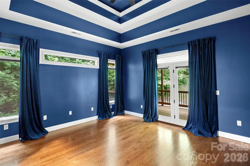2000 Davis Mountain Road Hendersonville NC 28739