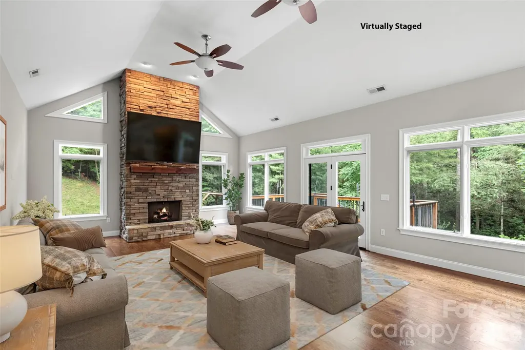 2000 Davis Mountain Road Hendersonville NC 28739