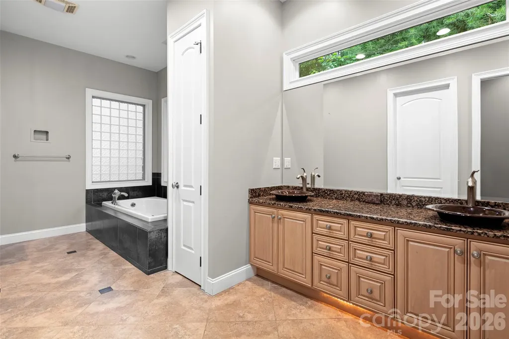 2000 Davis Mountain Road Hendersonville NC 28739
