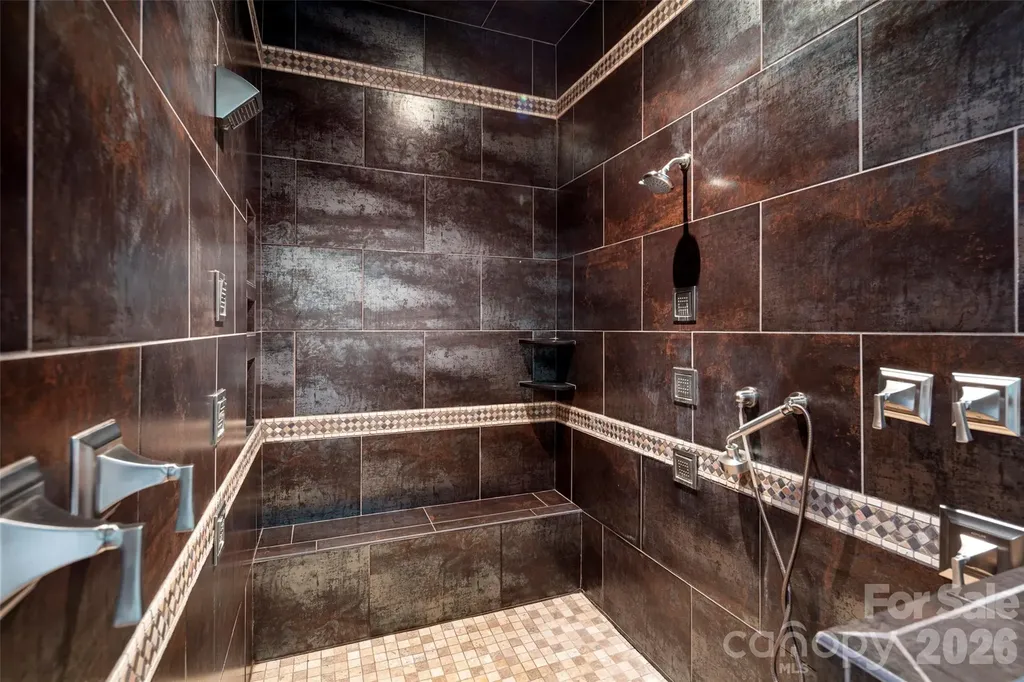 2000 Davis Mountain Road Hendersonville NC 28739