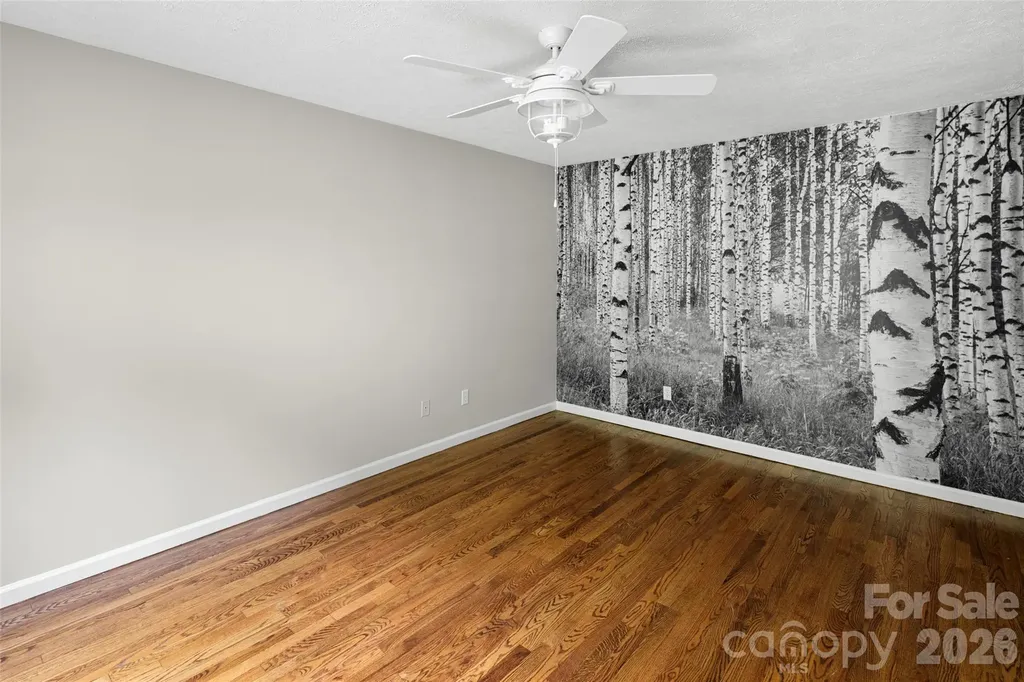 2000 Davis Mountain Road Hendersonville NC 28739