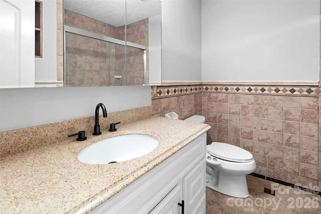 2000 Davis Mountain Road Hendersonville NC 28739