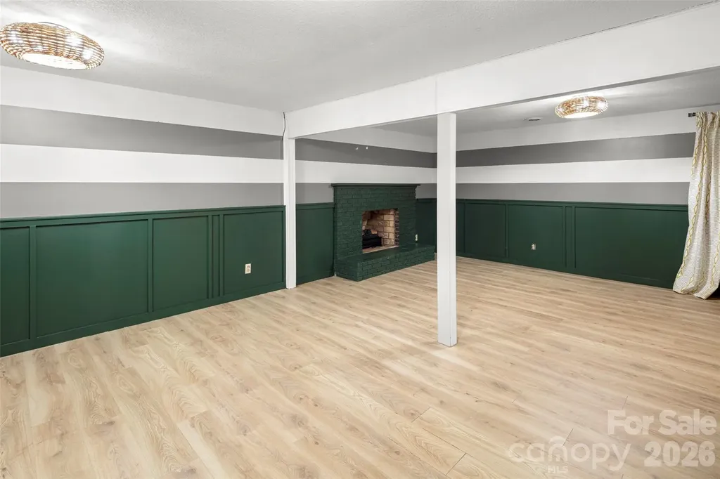 2000 Davis Mountain Road Hendersonville NC 28739