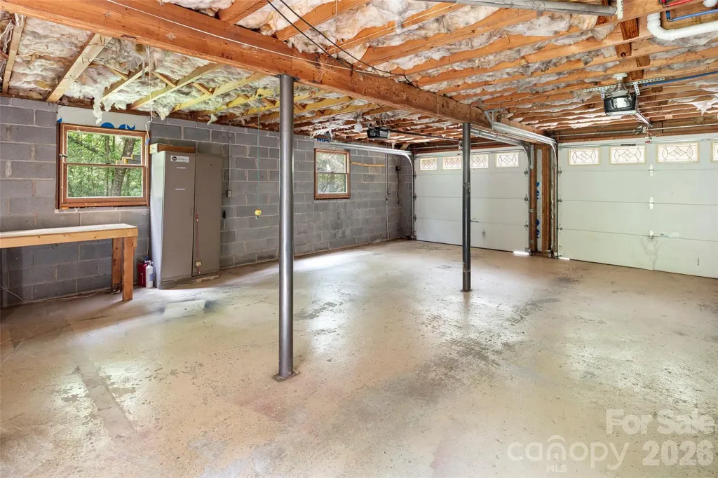 2000 Davis Mountain Road Hendersonville NC 28739