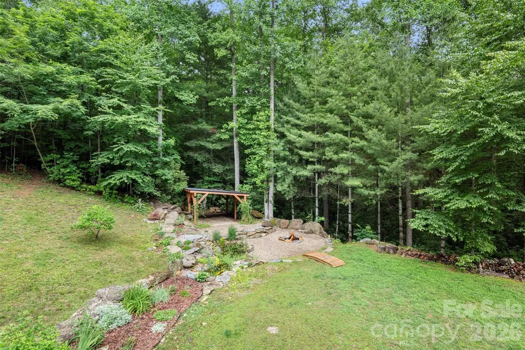 2000 Davis Mountain Road Hendersonville NC 28739