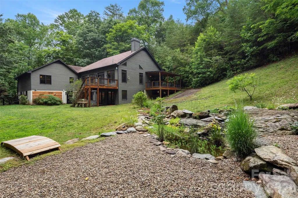 2000 Davis Mountain Road Hendersonville NC 28739