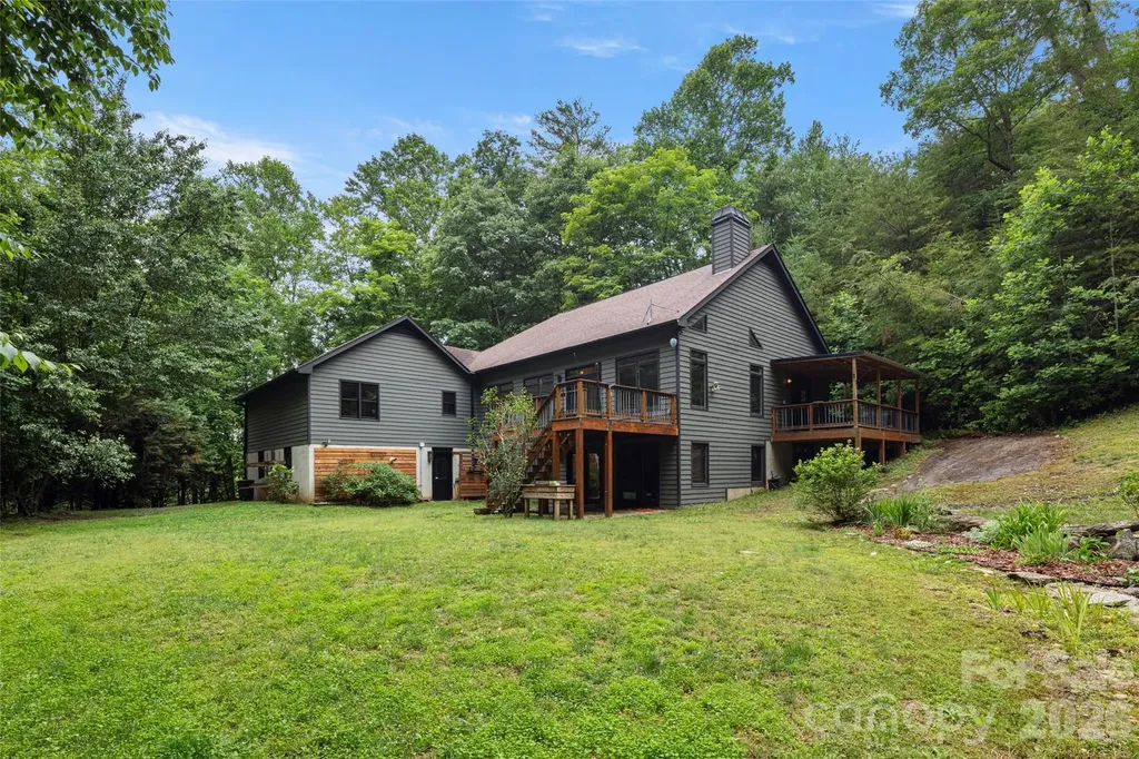 2000 Davis Mountain Road Hendersonville NC 28739