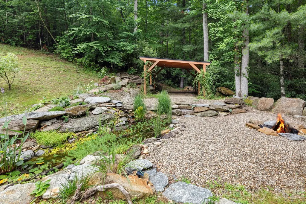2000 Davis Mountain Road Hendersonville NC 28739