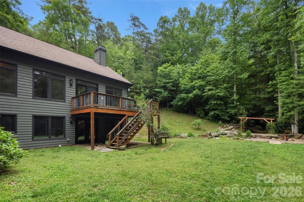 2000 Davis Mountain Road Hendersonville NC 28739